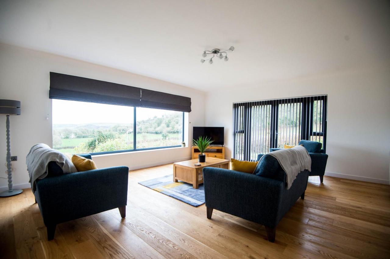 York Lodge- Spacious 3 Bed Bungalow With Wonderful Estuary Views Laugharne Exterior foto